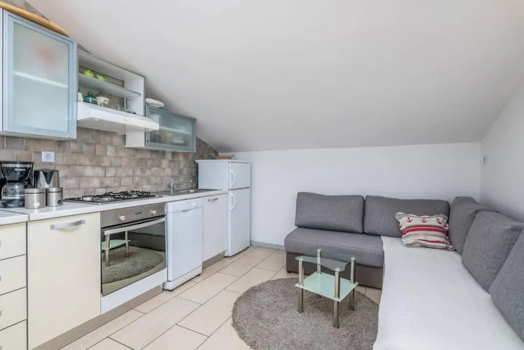 Apartment Windrose Klimno Croatia